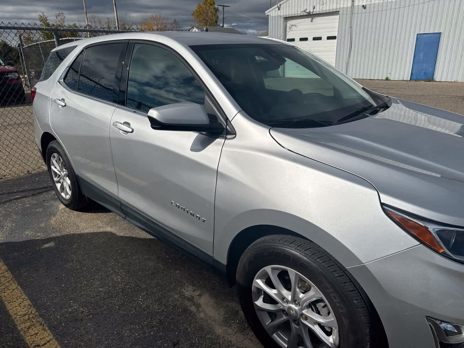 Used 2020 Chevrolet Equinox LT w/ Driver Convenience Package FWD image 4