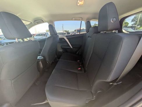 Used 2016 Toyota RAV4 LE FWD image 12