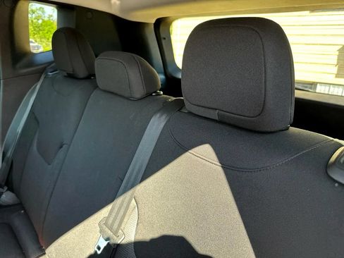 Used 2017 Jeep Renegade Latitude w/ Safety & Security Group AWD/4WD image 19