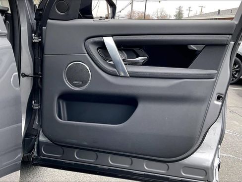 Used 2025 Land Rover Discovery Sport S image 27
