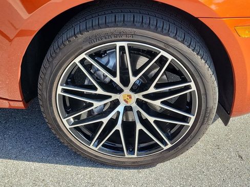 Certified 2024 Porsche Macan AWD/4WD image 13