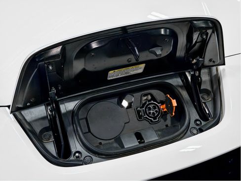 Used 2018 Nissan Leaf S image 5