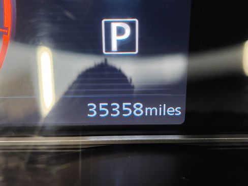 Used 2021 Nissan Versa SV FWD image 2