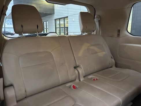 Used 2015 Toyota Land Cruiser image 17