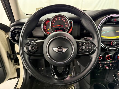 Used 2017 MINI Cooper 4-Door Hardtop image 16