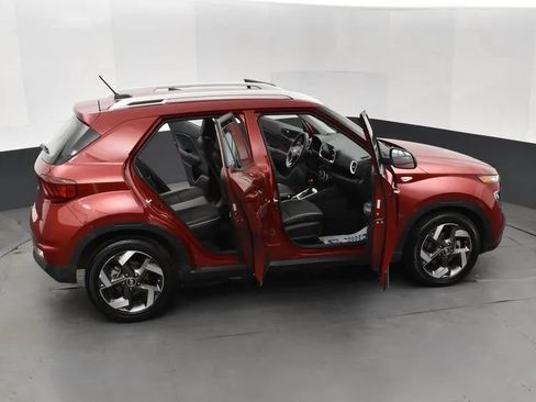 Used 2025 Hyundai Venue Limited FWD image 6