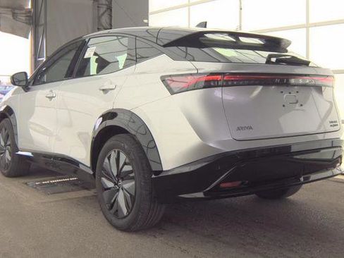 Used 2023 Nissan Ariya AWD image 4