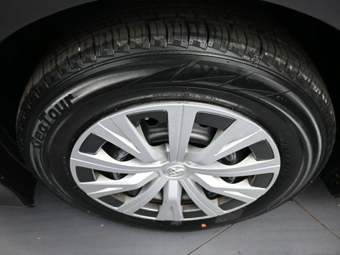 Certified 2019 Toyota Camry LE image 14