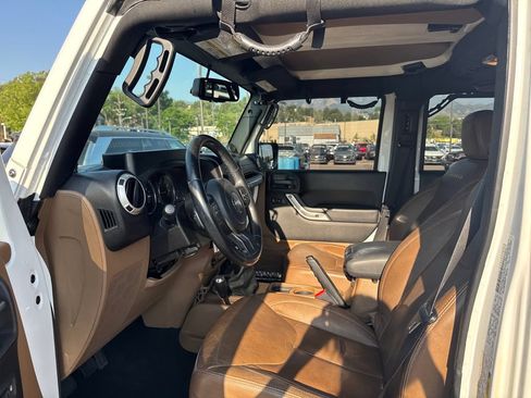 Used 2013 Jeep Wrangler Unlimited Sahara w/ Connectivity Group AWD/4WD image 18