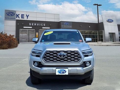 Used 2023 Toyota Tacoma TRD Sport w/ Technology Package AWD/4WD image 2