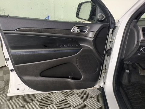 Used 2018 Jeep Grand Cherokee Laredo AWD/4WD image 10