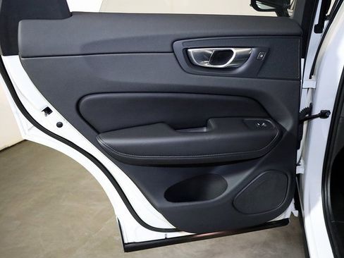 Used 2025 Volvo XC60 B5 Plus image 27