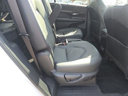 Used 2024 Toyota Grand Highlander AWD image 13