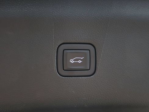 Used 2023 Buick Enclave Essence w/ Sport Touring Edition FWD image 20