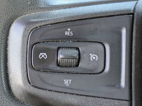 Used 2020 Chevrolet Silverado 1500 Custom w/ Custom Value Package image 21