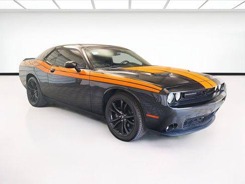 Used 2018 Dodge Challenger SXT w/ Blacktop Package RWD image 3