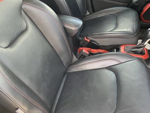Used 2015 Jeep Renegade Trailhawk w/ Premium Leather Group AWD/4WD image 18