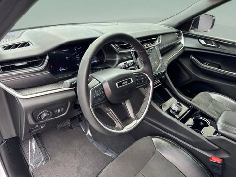 Used 2023 Jeep Grand Cherokee L Laredo RWD image 18