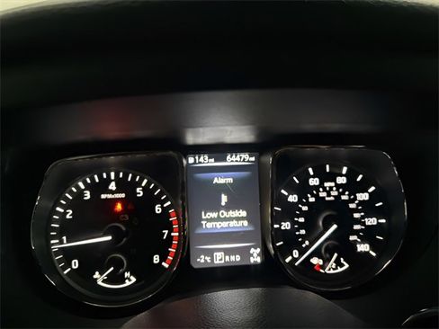 Used 2018 Nissan Titan SV image 15