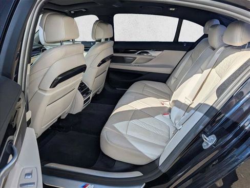 Used 2019 BMW 750i w/ M Sport Package RWD image 17