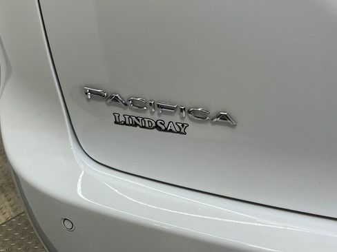 New 2026 Chrysler Pacifica Select image 9