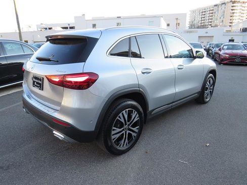 Used 2025 Mercedes-Benz GLA 250 4MATIC image 4