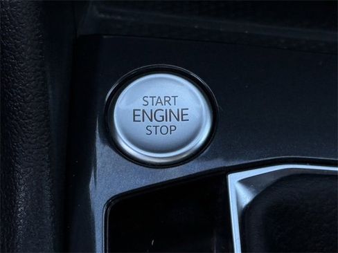 Certified 2023 Volkswagen Tiguan SE R-Line image 22