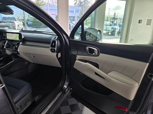 Used 2023 Kia Sorento SX Prestige image 41