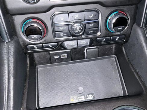 Used 2021 Chevrolet Tahoe LT image 34