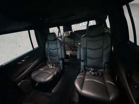 Used 2019 Cadillac Escalade ESV Platinum w/ Escalade Sport Edition image 22