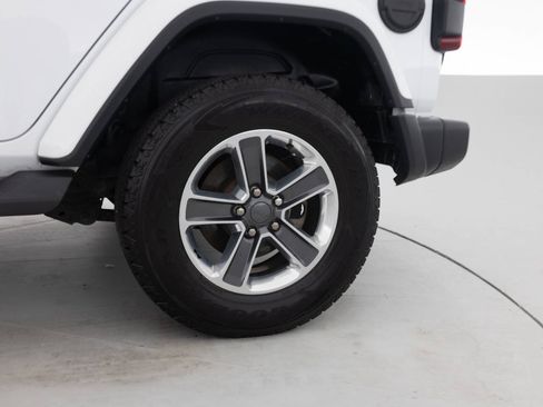 Used 2018 Jeep Wrangler Unlimited Sahara AWD/4WD image 22