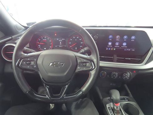 Used 2024 Chevrolet Trax RS FWD image 15