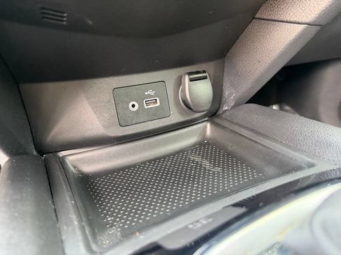 Used 2019 Nissan Rogue S w/ Special Edition Package FWD image 27