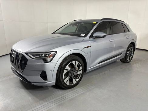 Used 2022 Audi e-tron Premium AWD/4WD image 4