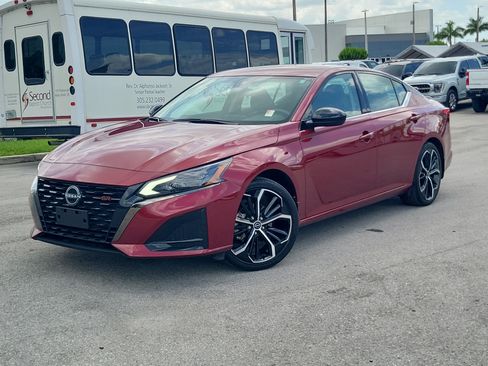 Used 2024 Nissan Altima 2.5 SR FWD image 33