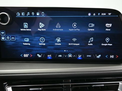 Used 2025 Chevrolet Traverse LT image 17