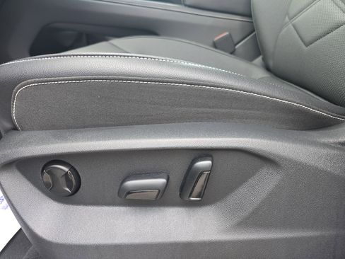 Used 2025 Volkswagen Atlas SE image 13