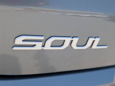 Used 2024 Kia Soul S FWD image 9