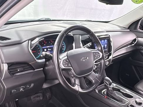 Used 2021 Chevrolet Traverse RS image 37