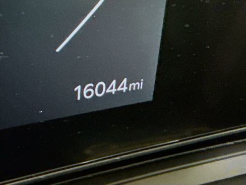 Used 2025 Kia Carnival SX FWD image 4