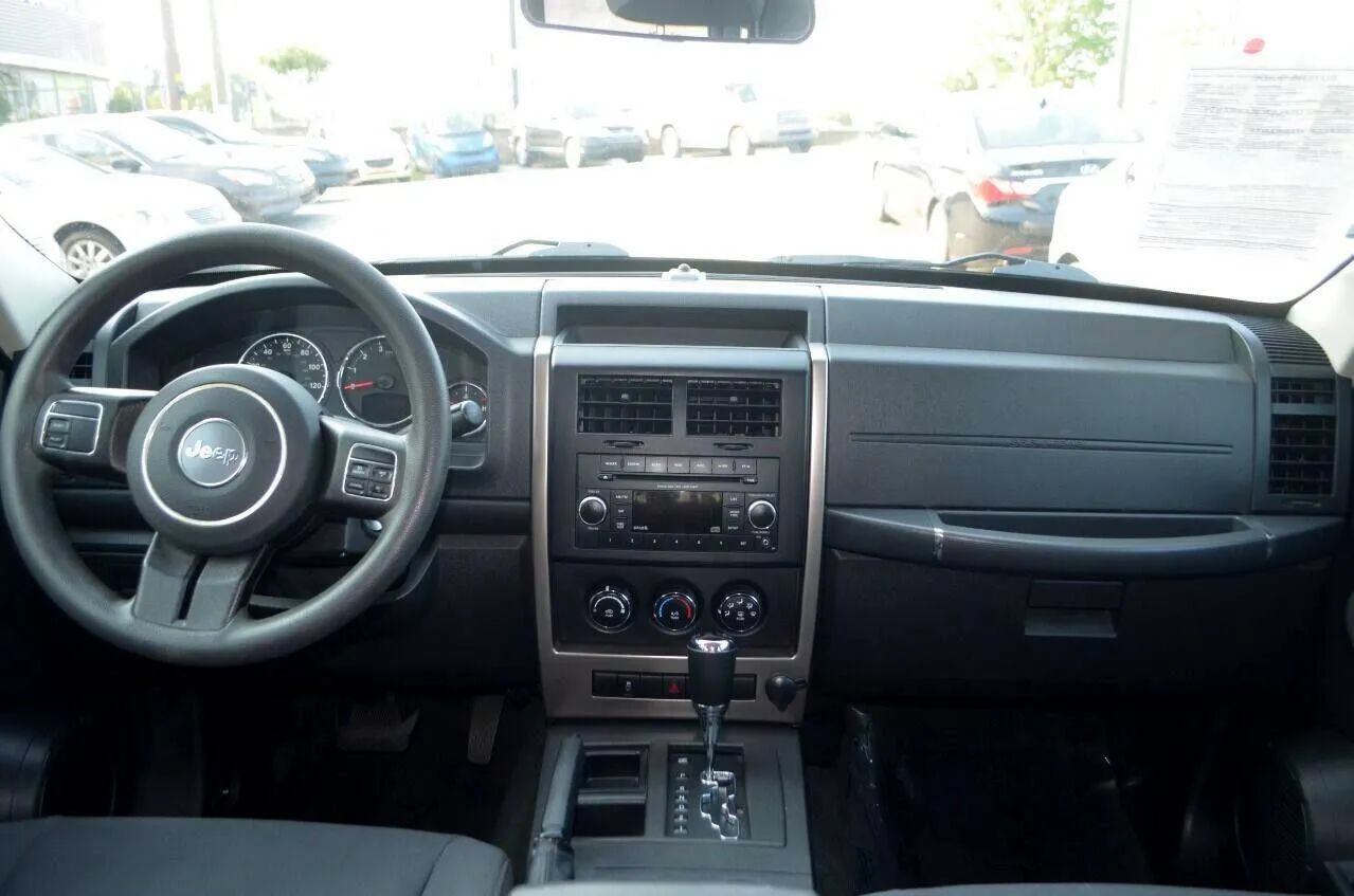 Used 2012 Jeep Liberty Sport RWD image 41
