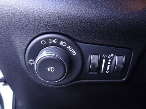 Used 2025 Jeep Compass Trailhawk AWD/4WD image 13