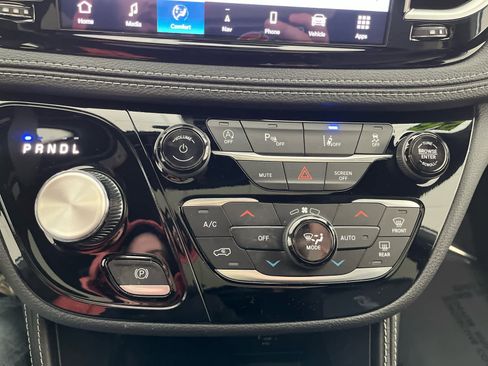 New 2026 Chrysler Pacifica Limited w/ S Appearance Package FWD image 28