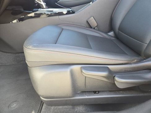 Used 2025 Chevrolet Trax RS w/ Sunroof Package image 25