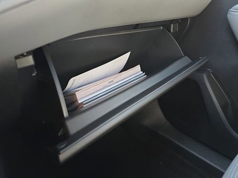 Used 2023 Toyota Highlander LE image 36