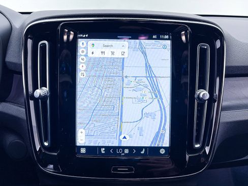 Used 2023 Volvo C40 P8 Recharge Ultimate image 7