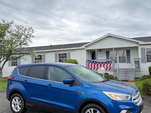 Used 2019 Ford Escape SE FWD image 3