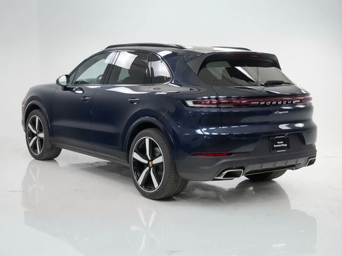 Certified 2025 Porsche Cayenne image 3