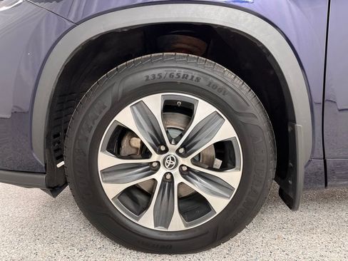 Used 2020 Toyota Highlander XLE AWD/4WD image 20