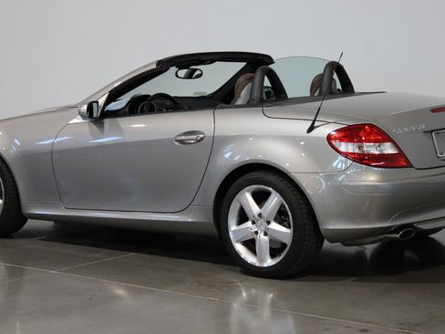 Used 2005 Mercedes-Benz SLK 350 image 19